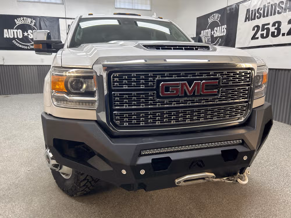 2019 GMC Sierra 3500HD Denali Crew Cab Image 2