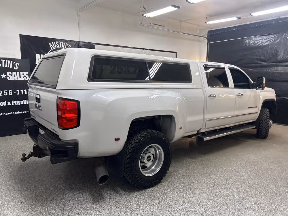 2019 GMC Sierra 3500HD Denali Crew Cab Image 6
