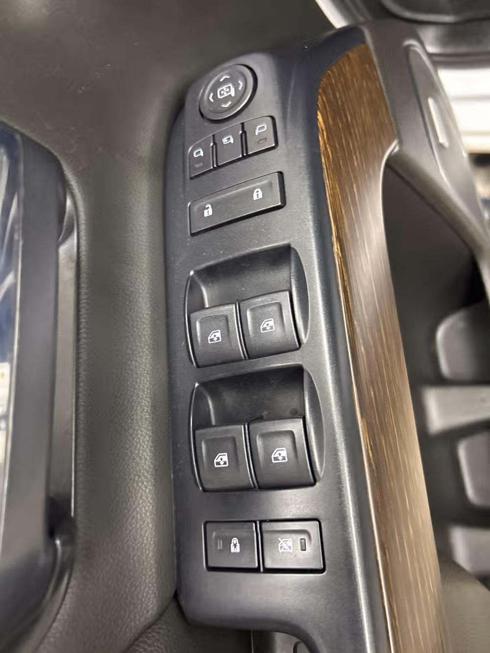 2019 GMC Sierra 3500HD Denali Crew Cab Image 9