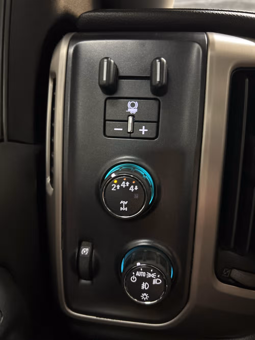 2019 GMC Sierra 3500HD Denali Crew Cab Image 15