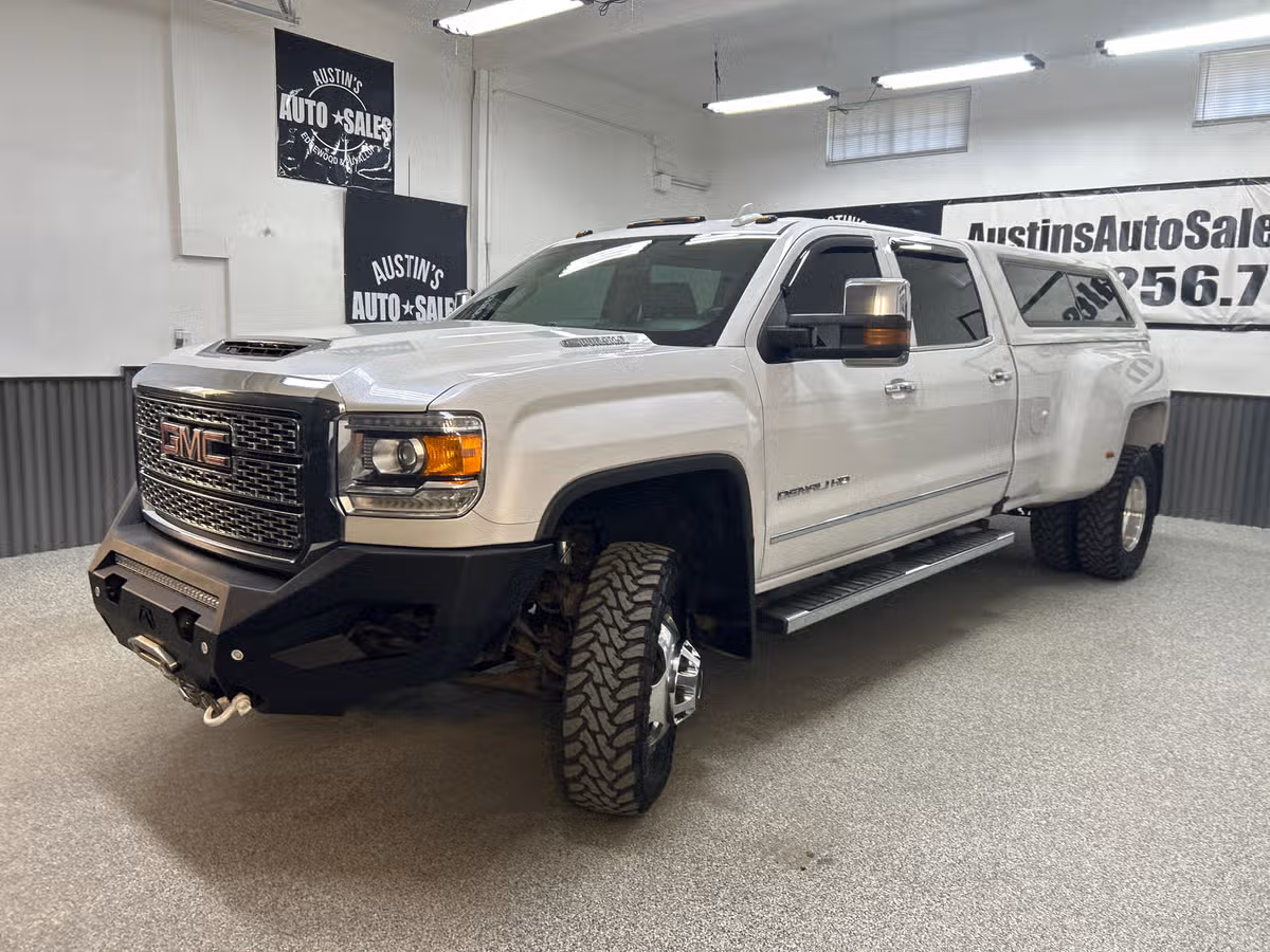2019 GMC Sierra 3500HD Denali Crew Cab Image 3