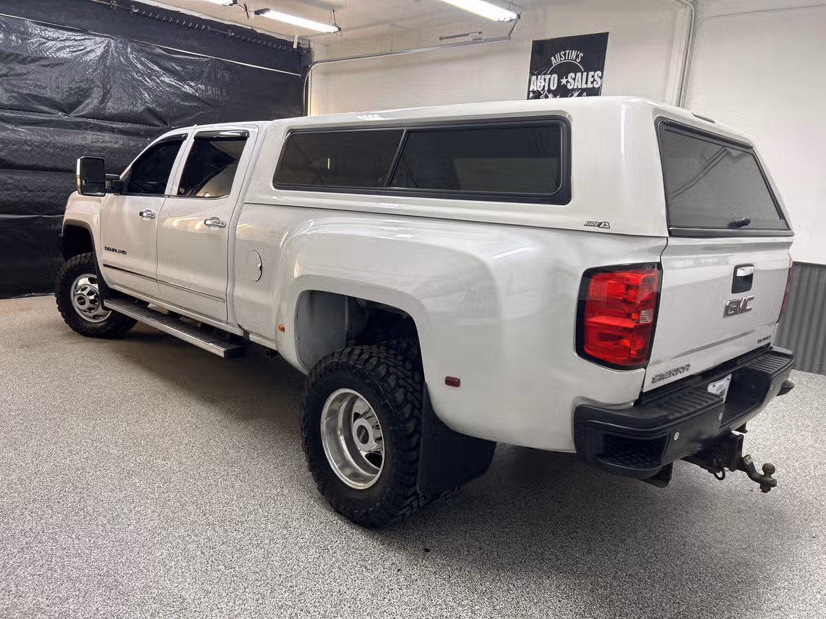 2019 GMC Sierra 3500HD Denali Crew Cab Image 4