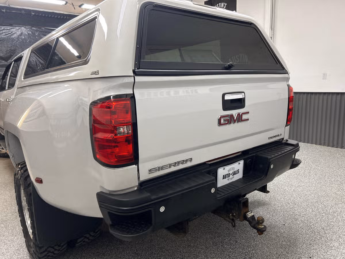 2019 GMC Sierra 3500HD Denali Crew Cab Image 5
