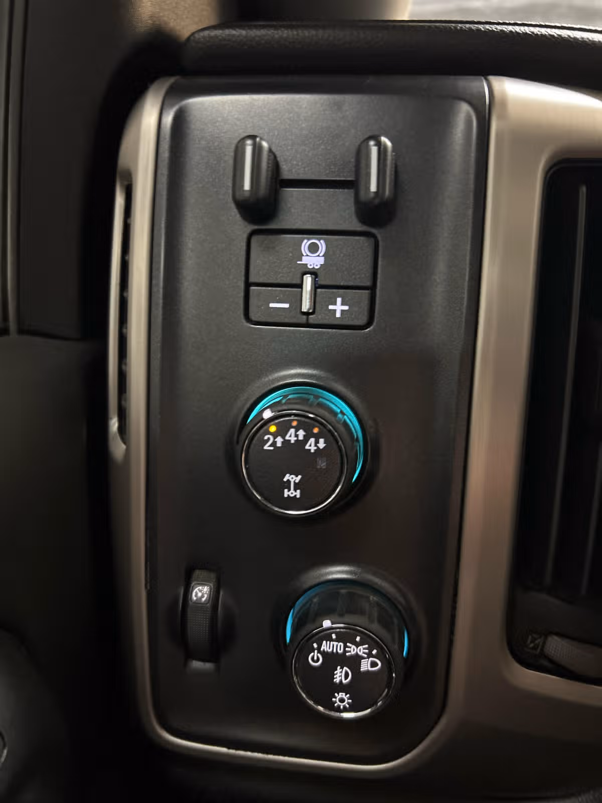 2019 GMC Sierra 3500HD Denali Crew Cab Image 15