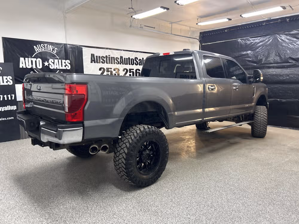 2021 Ford F-350 Super Duty Lariat Crew Cab Image 6