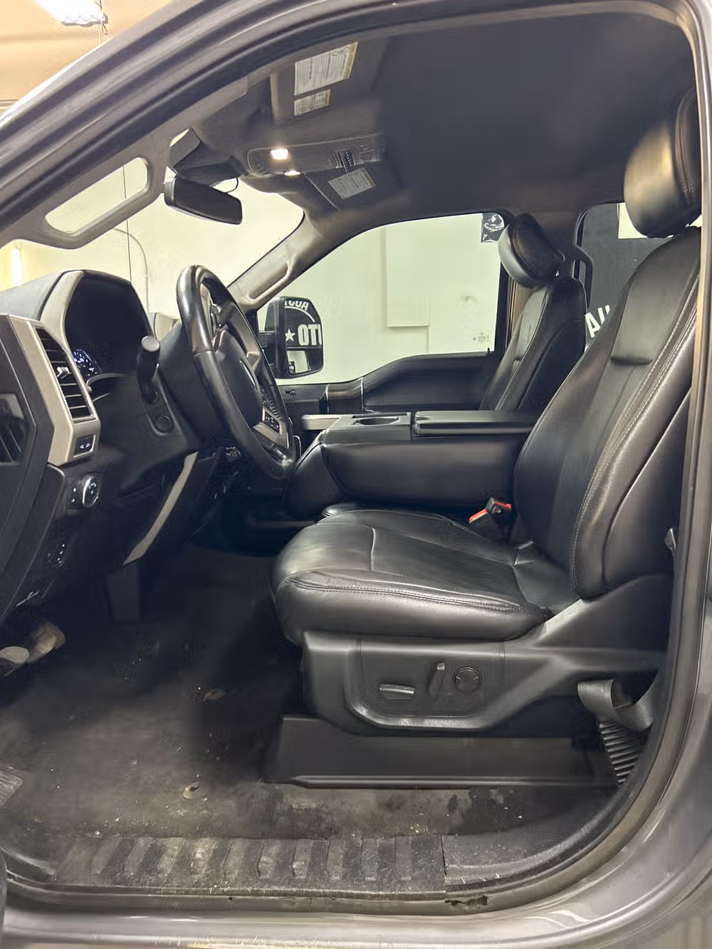 2021 Ford F-350 Super Duty Lariat Crew Cab Image 8