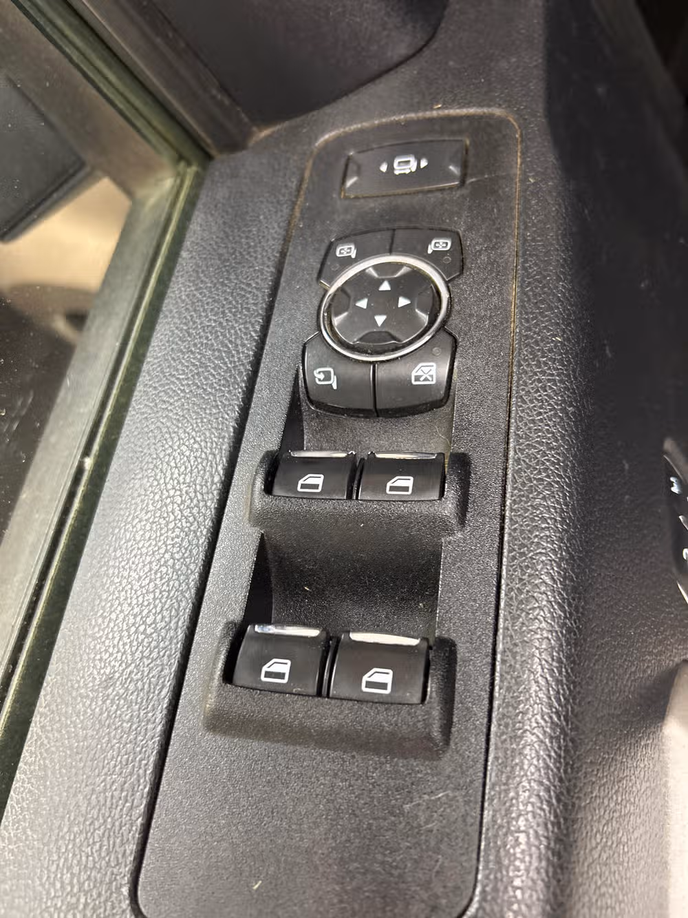 2021 Ford F-350 Super Duty Lariat Crew Cab Image 9