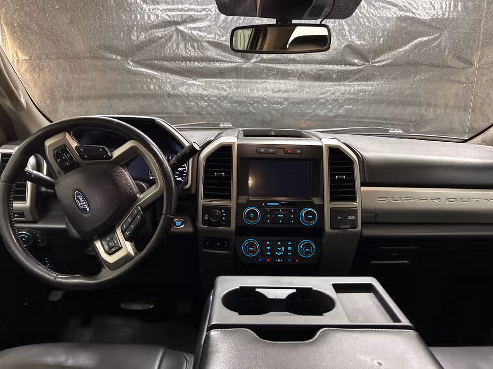 2021 Ford F-350 Super Duty Lariat Crew Cab Image 11