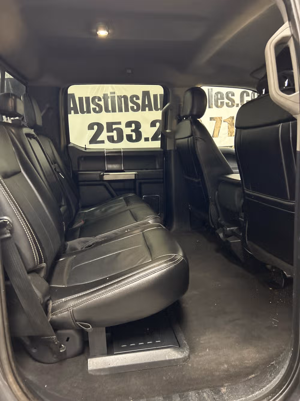 2021 Ford F-350 Super Duty Lariat Crew Cab Image 12