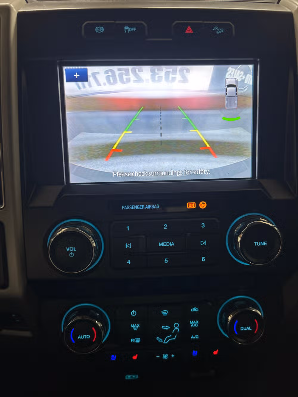 2021 Ford F-350 Super Duty Lariat Crew Cab Image 16