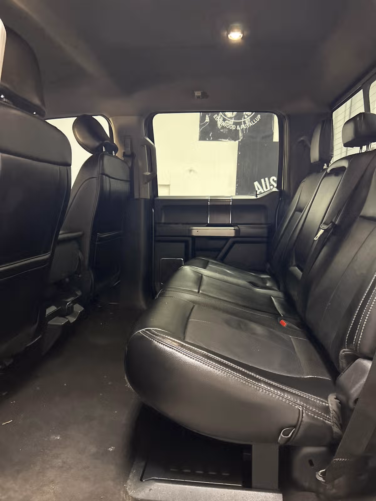 2021 Ford F-350 Super Duty Lariat Crew Cab Image 10
