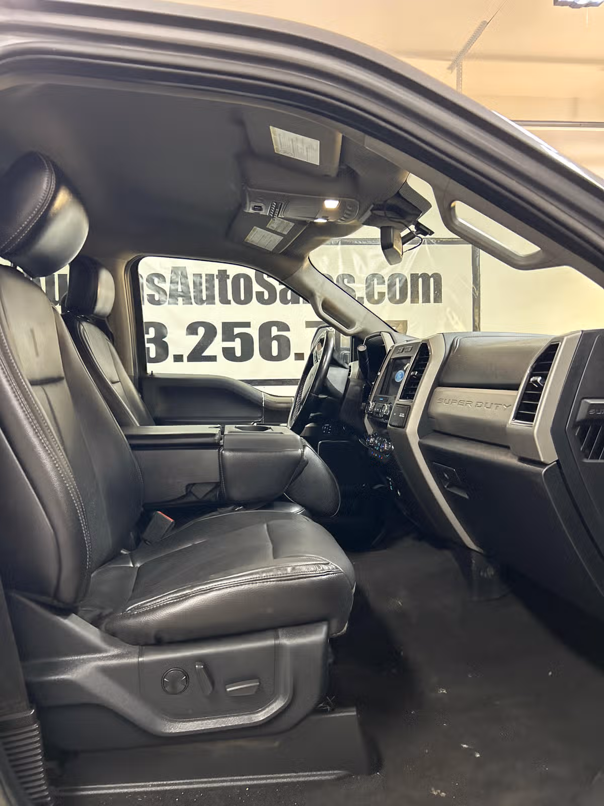 2021 Ford F-350 Super Duty Lariat Crew Cab Image 13