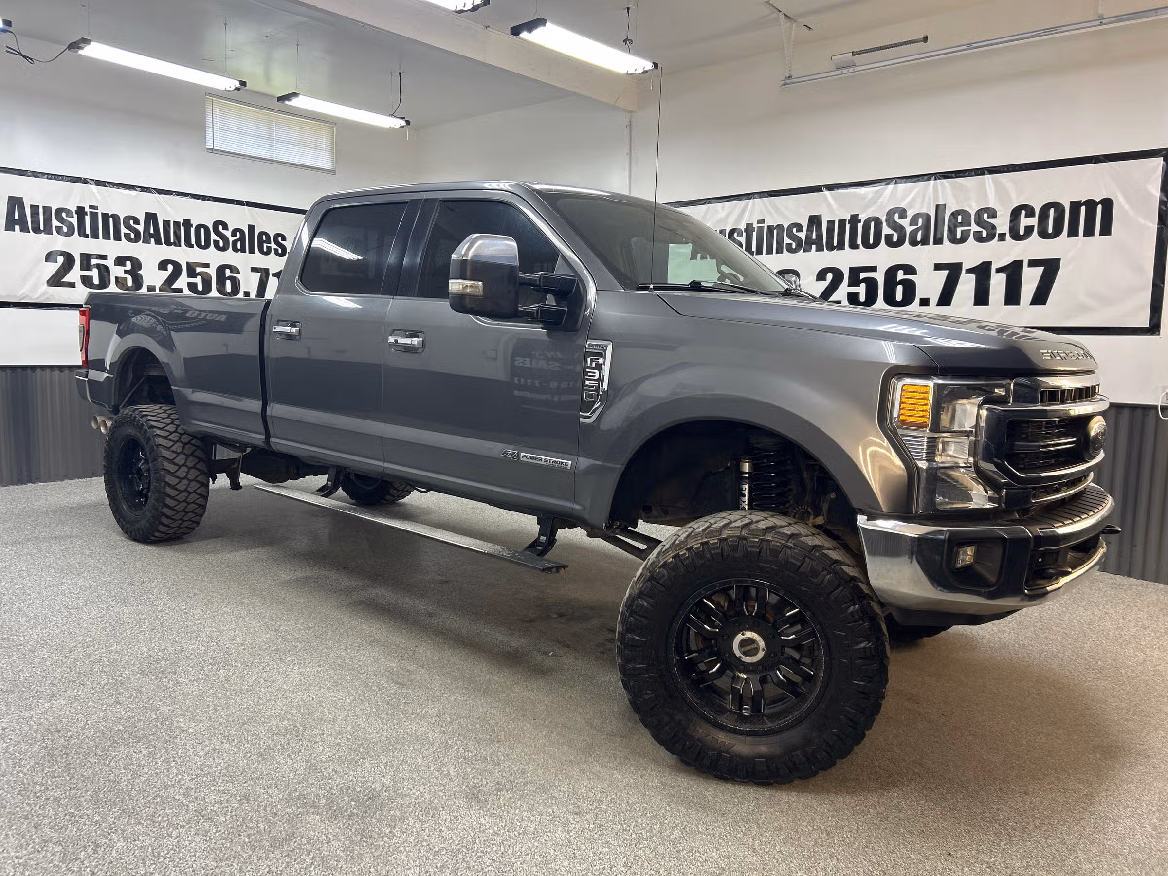 2021 Ford F-350 Super Duty Lariat Crew Cab Image 1