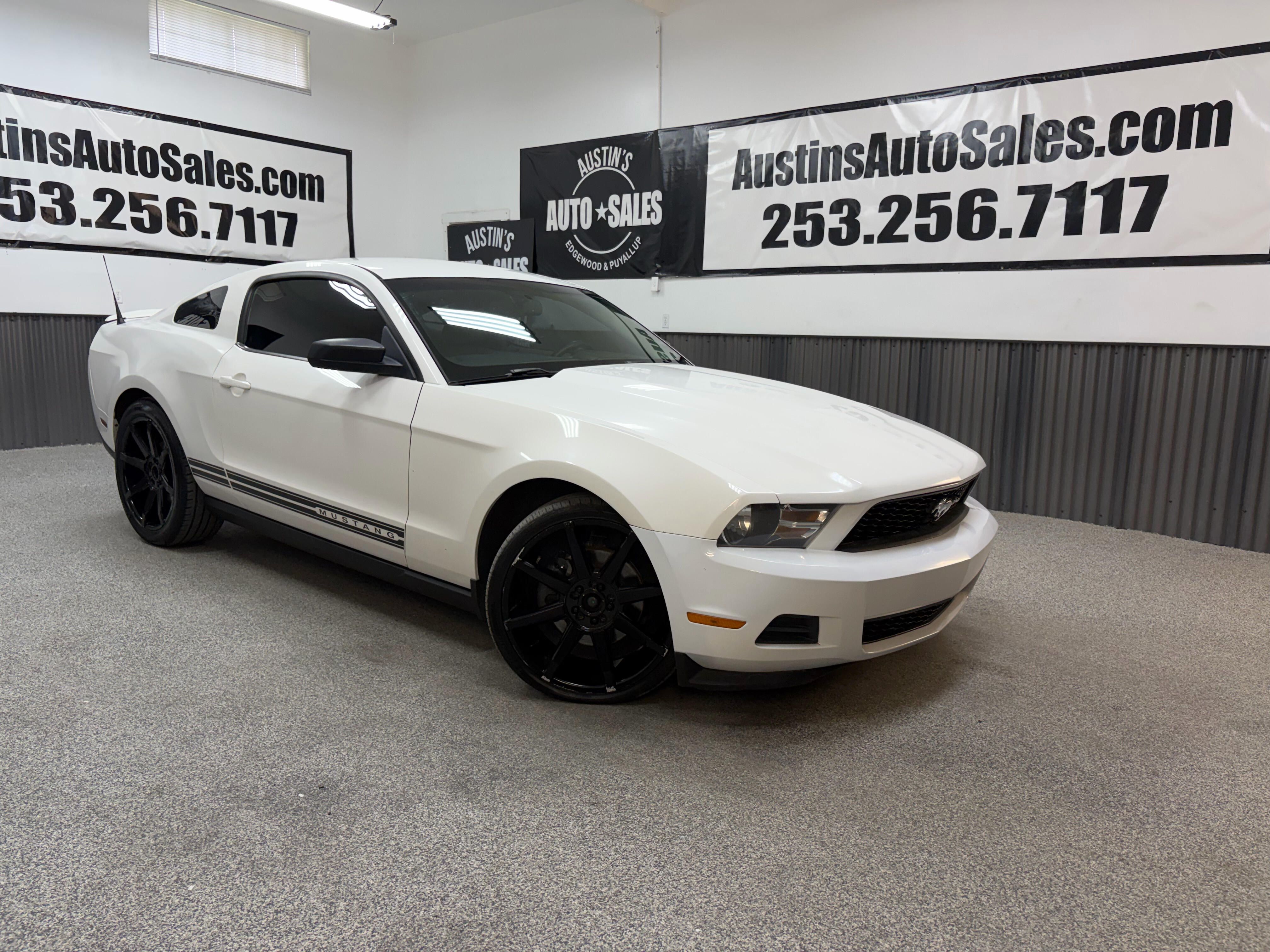 2011 Ford Mustang V6 Premium's photo