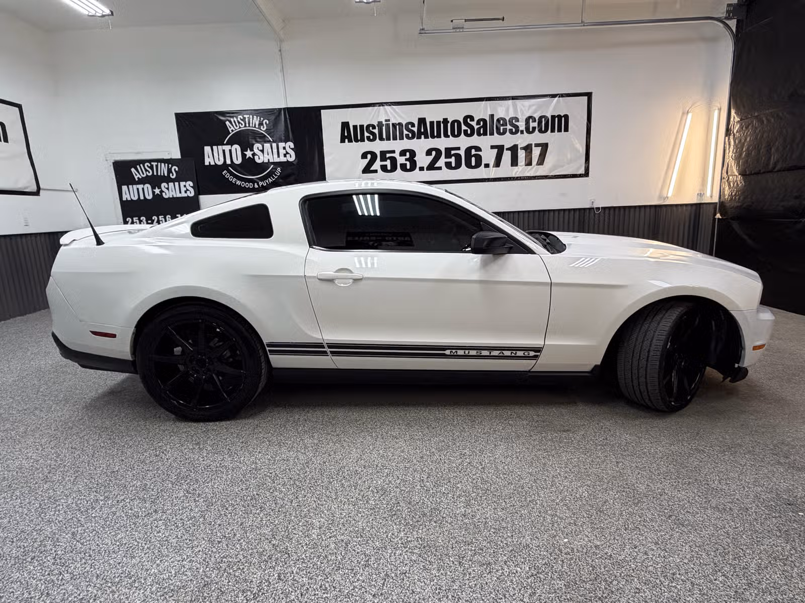 2011 Ford Mustang V6 Premium Upper Image 2