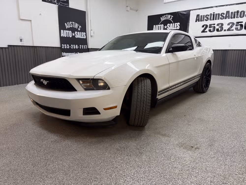 2011 Ford Mustang V6 Premium Image 6