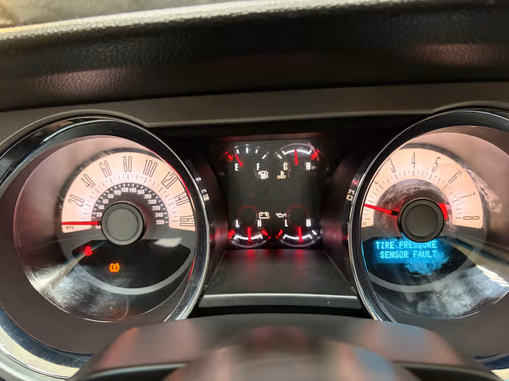 2011 Ford Mustang V6 Premium Image 12