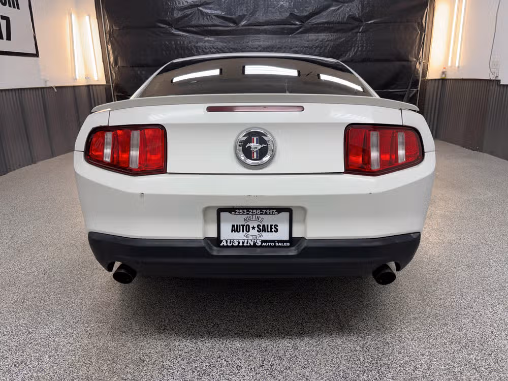 2011 Ford Mustang V6 Premium Image 4