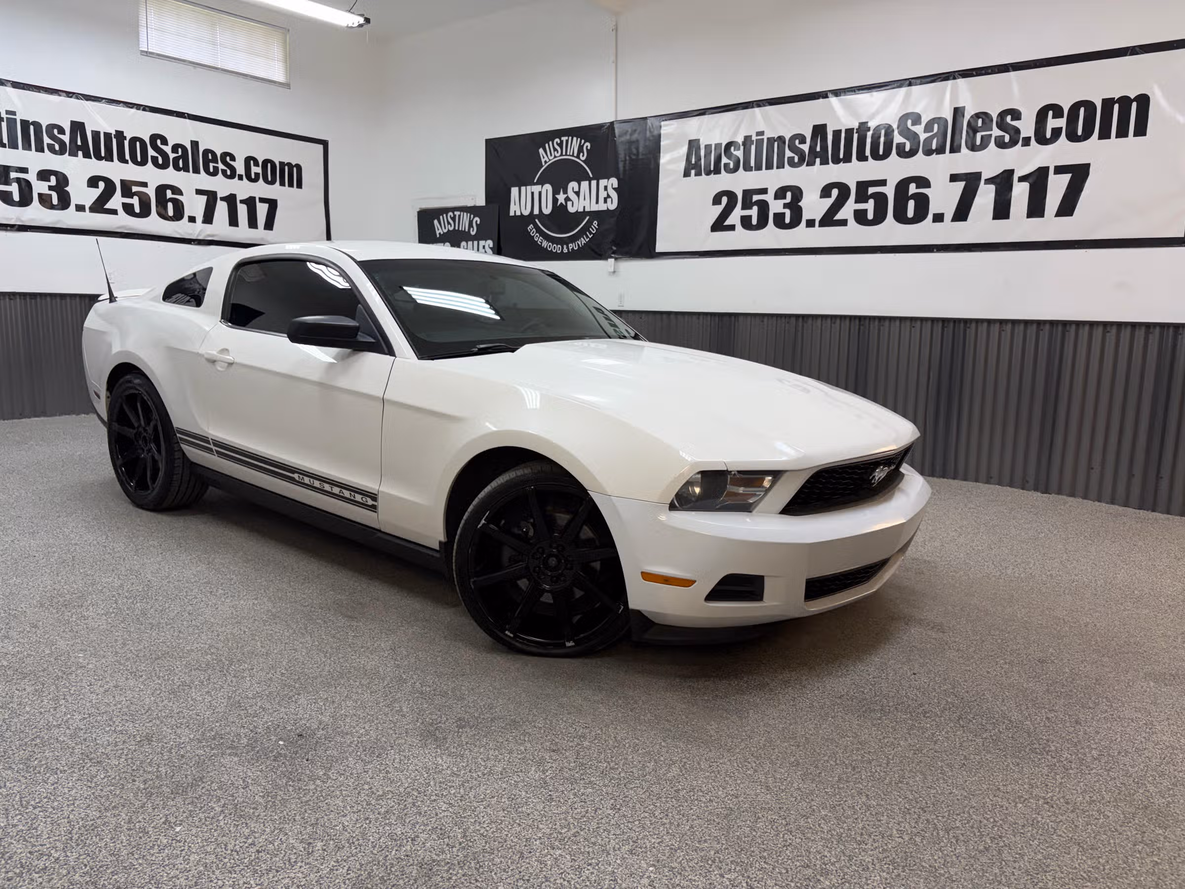 2011 Ford Mustang V6 Premium Image 1