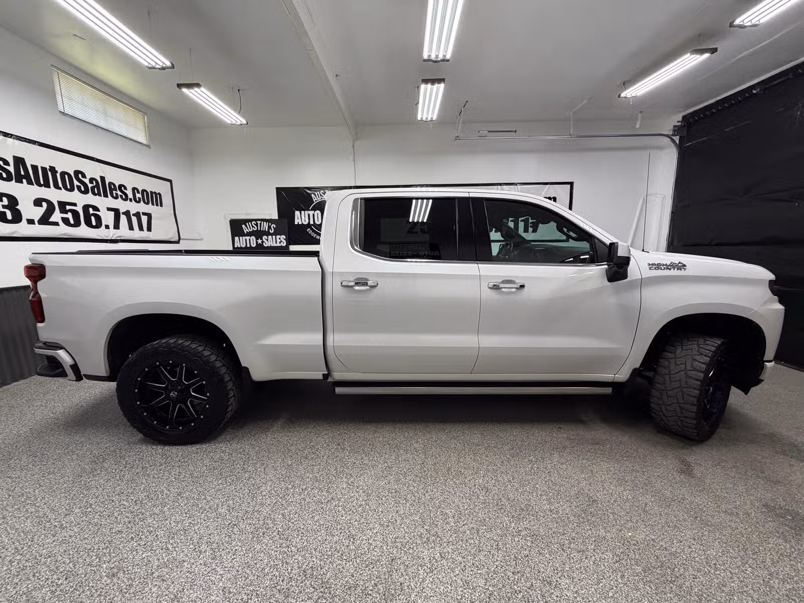2020 Chevrolet Silverado 1500 High Country Crew Cab Upper Image 2