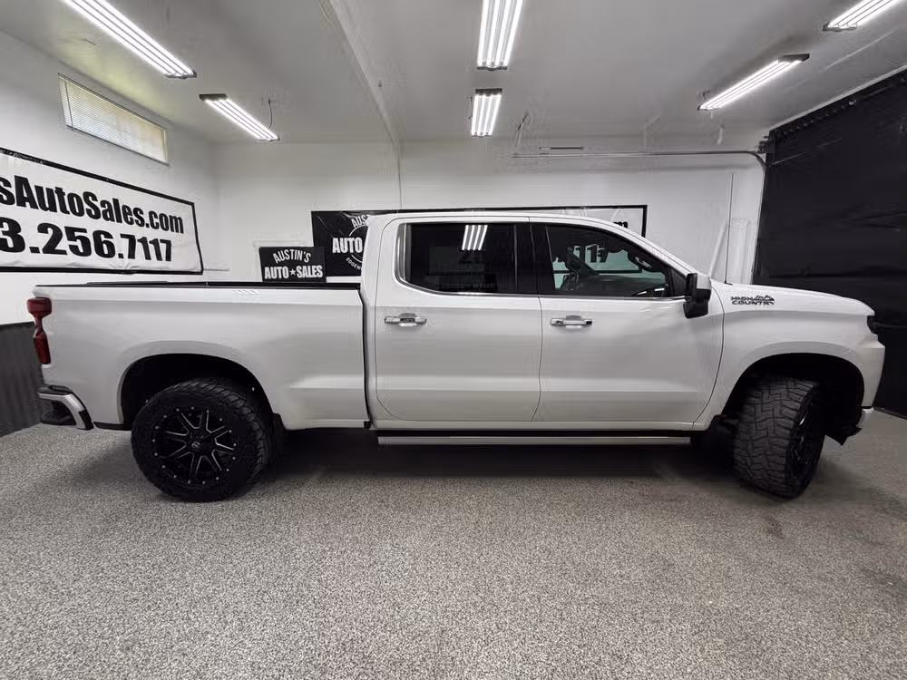 2020 Chevrolet Silverado 1500 High Country Crew Cab Image 2