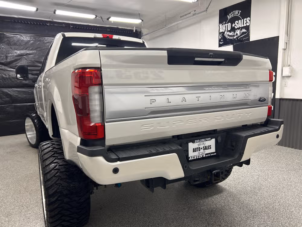 2019 Ford F-250 Super Duty Platinum Crew Cab Lower Image 3