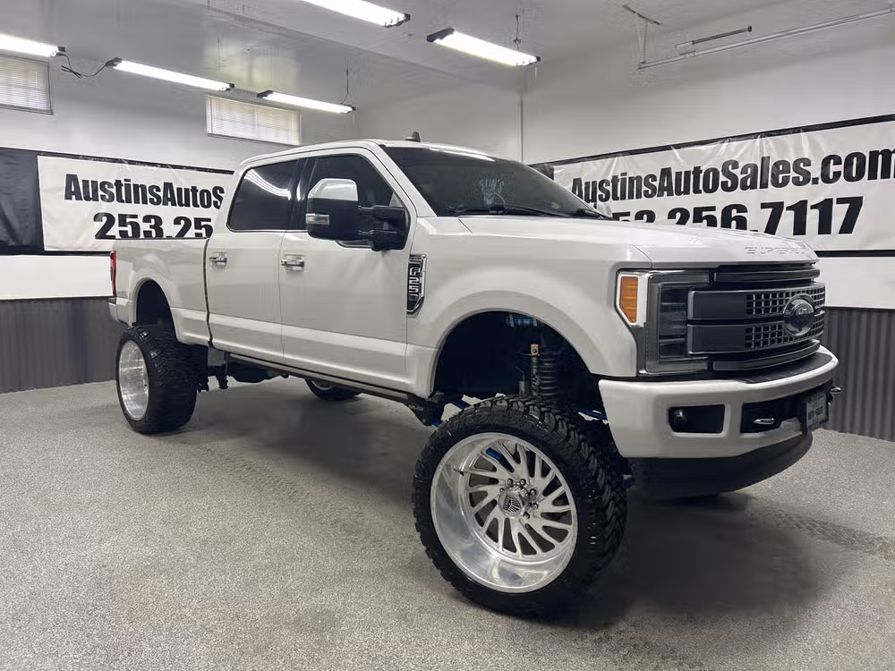 2019 Ford F-250 Super Duty Platinum Crew Cab Image 1