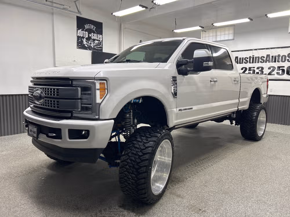 2019 Ford F-250 Super Duty Platinum Crew Cab Image 3