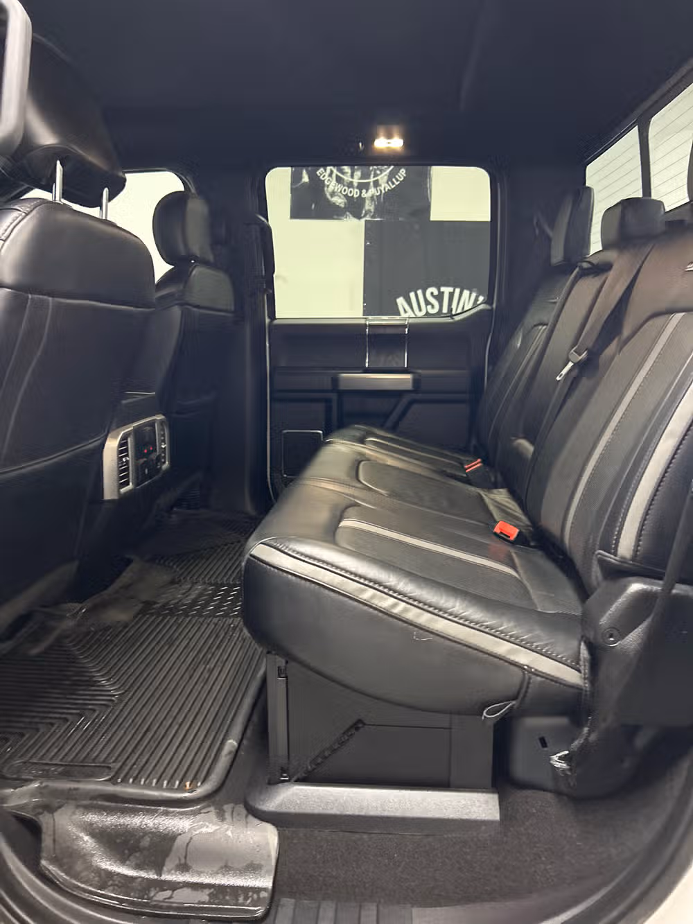 2019 Ford F-250 Super Duty Platinum Crew Cab Image 13