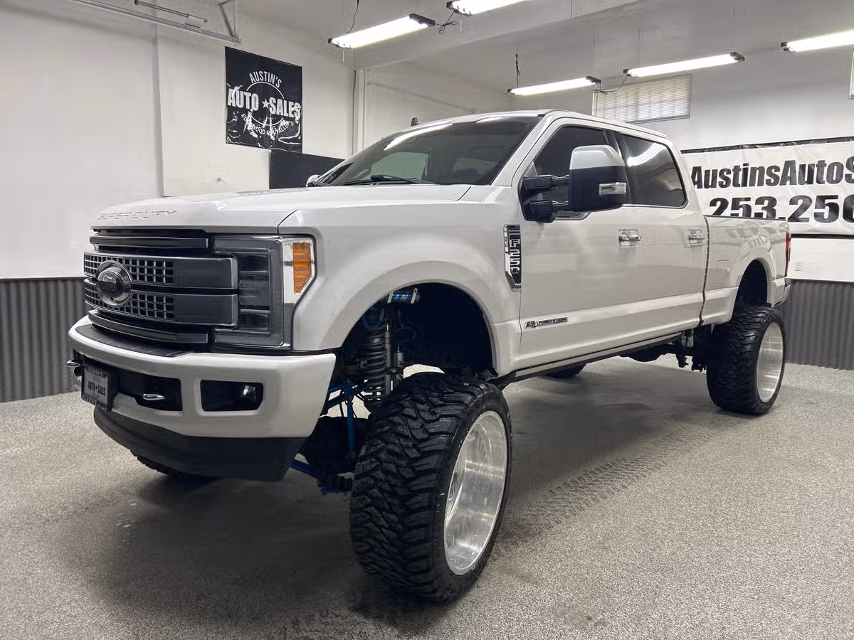 2019 Ford F-250 Super Duty Platinum Crew Cab Image 3