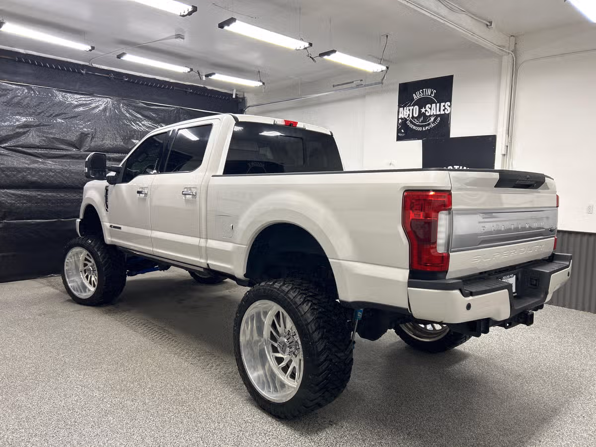 2019 Ford F-250 Super Duty Platinum Crew Cab Image 4