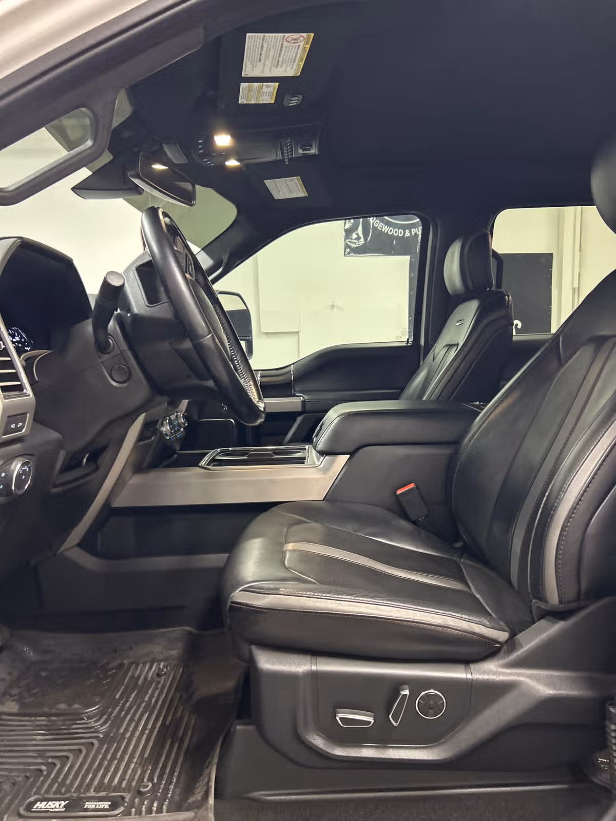 2019 Ford F-250 Super Duty Platinum Crew Cab Image 11