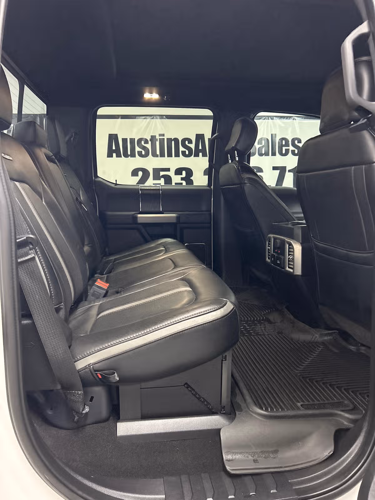 2019 Ford F-250 Super Duty Platinum Crew Cab Image 15