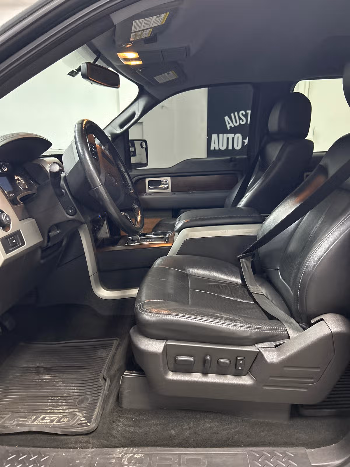 2012 Ford F-150 Lariat SuperCrew Image 8