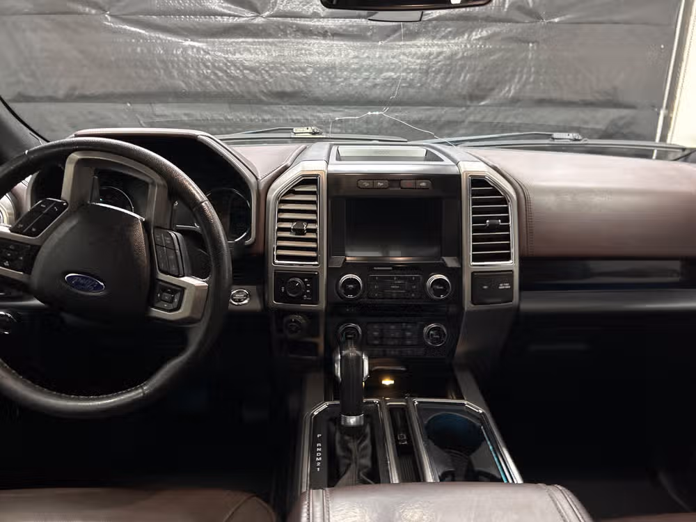 2016 Ford F-150 Platinum SuperCrew Image 11