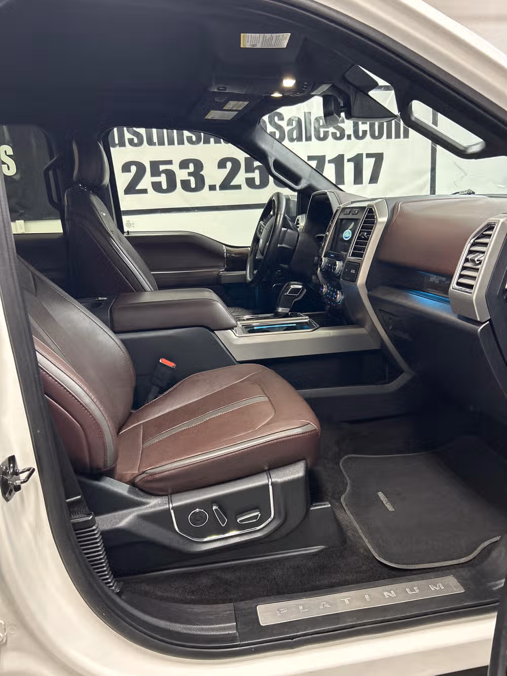 2016 Ford F-150 Platinum SuperCrew Image 13