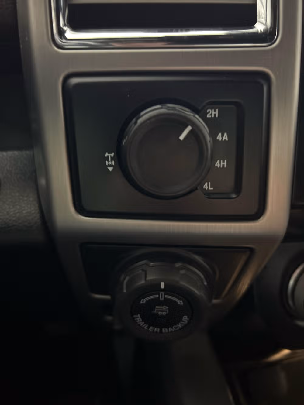 2016 Ford F-150 Platinum SuperCrew Image 14