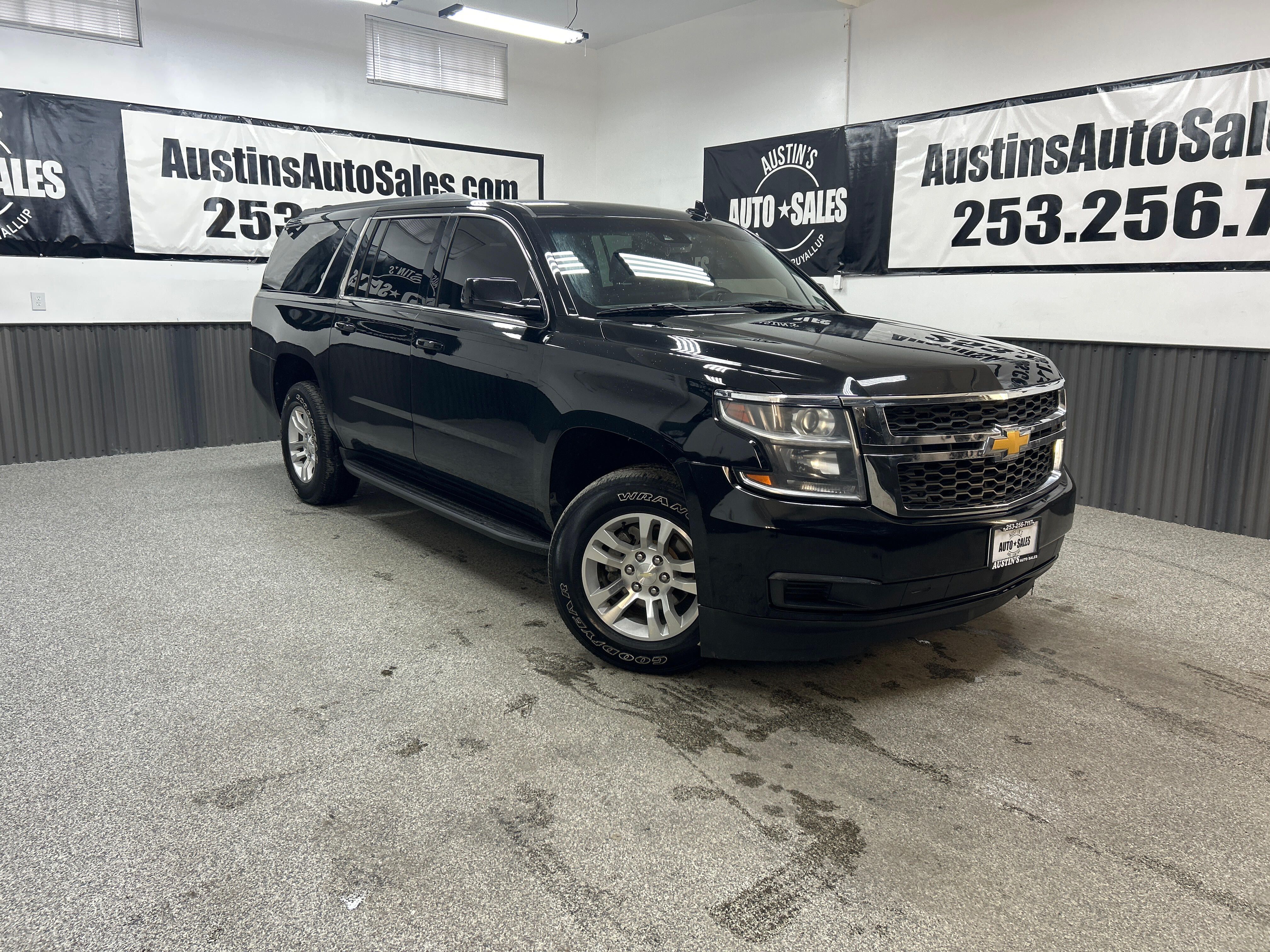 2018 Chevrolet Suburban 4WD 1500 LT's photo