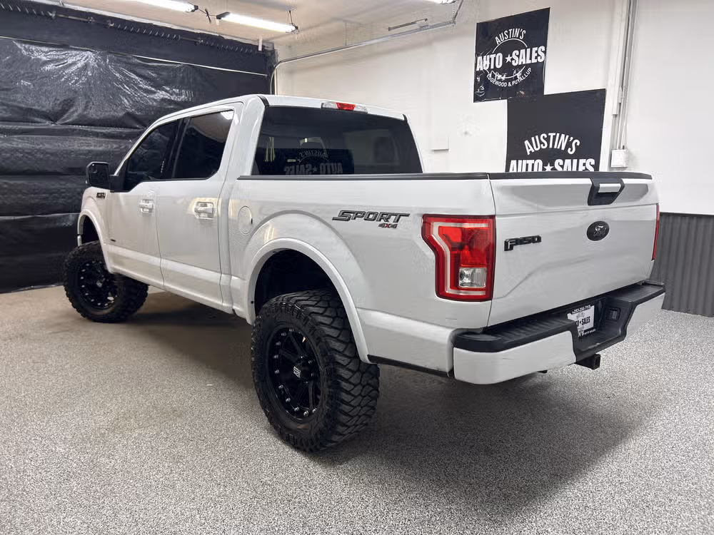 2017 Ford F-150 XLT SuperCrew Lower Image 2