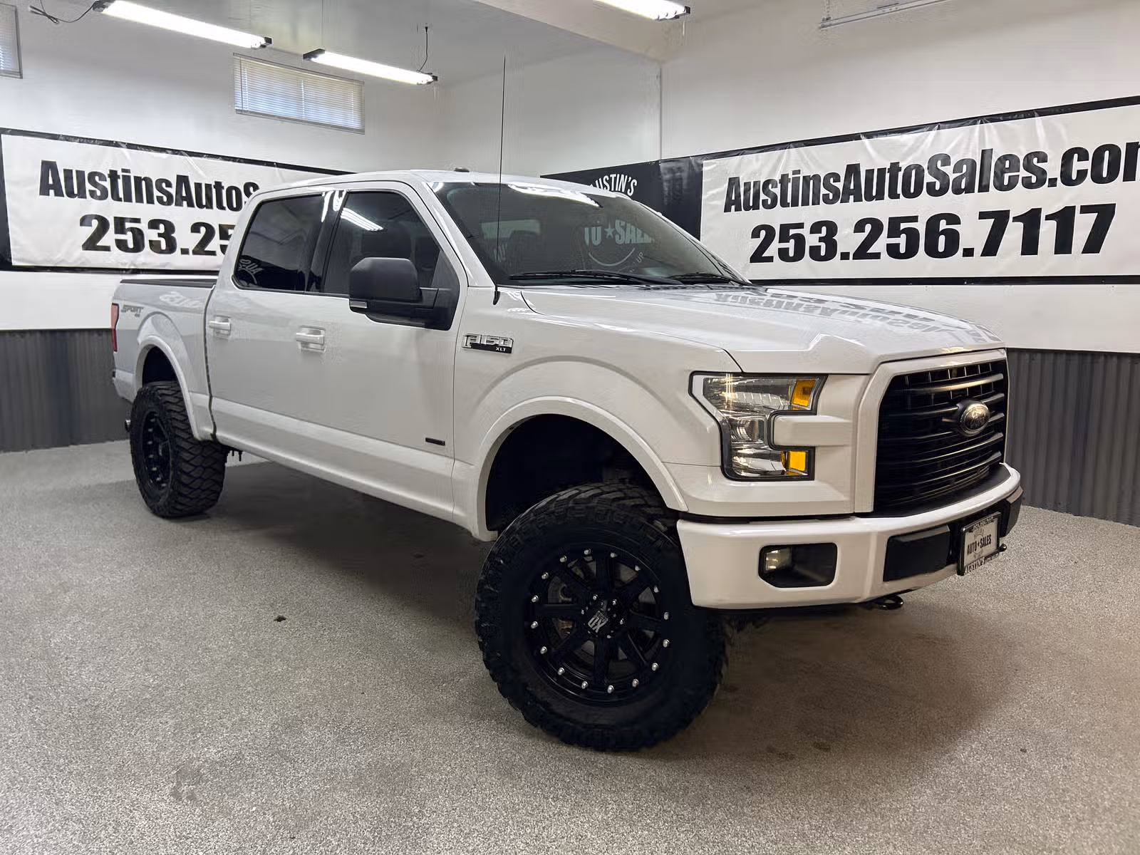 2017 Ford F-150 XLT SuperCrew Upper Image 1