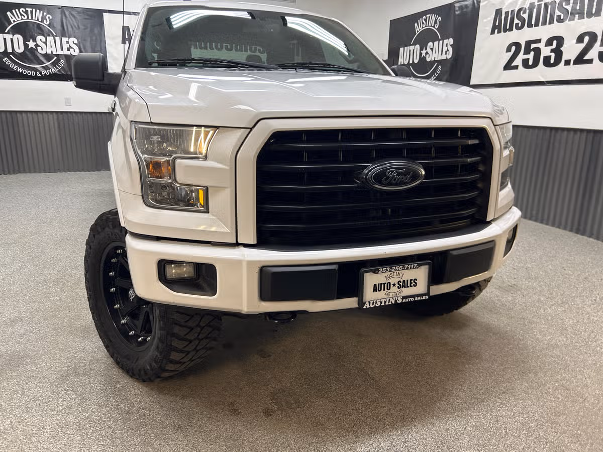 2017 Ford F-150 XLT SuperCrew Image 2