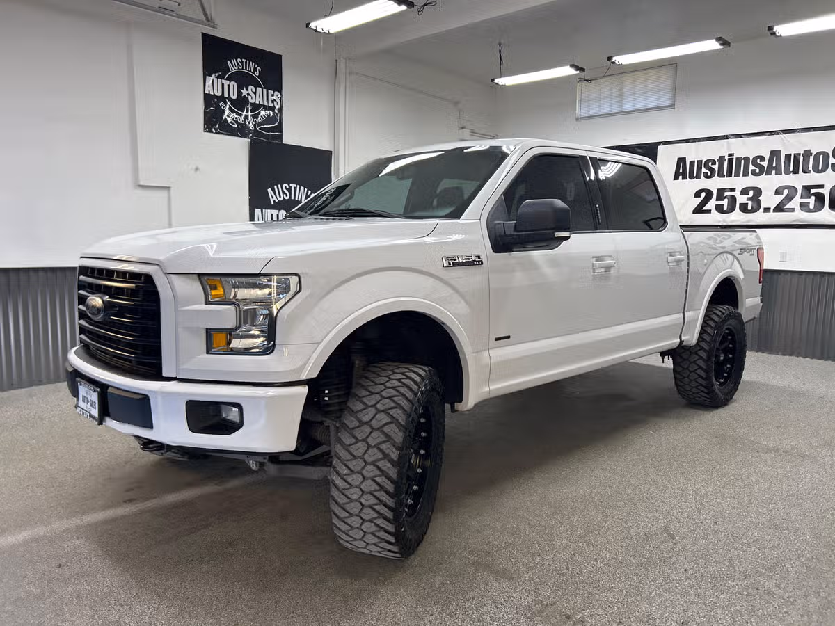 2017 Ford F-150 XLT SuperCrew Image 3