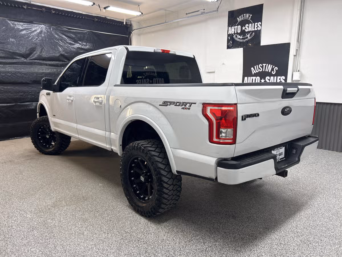 2017 Ford F-150 XLT SuperCrew Image 4
