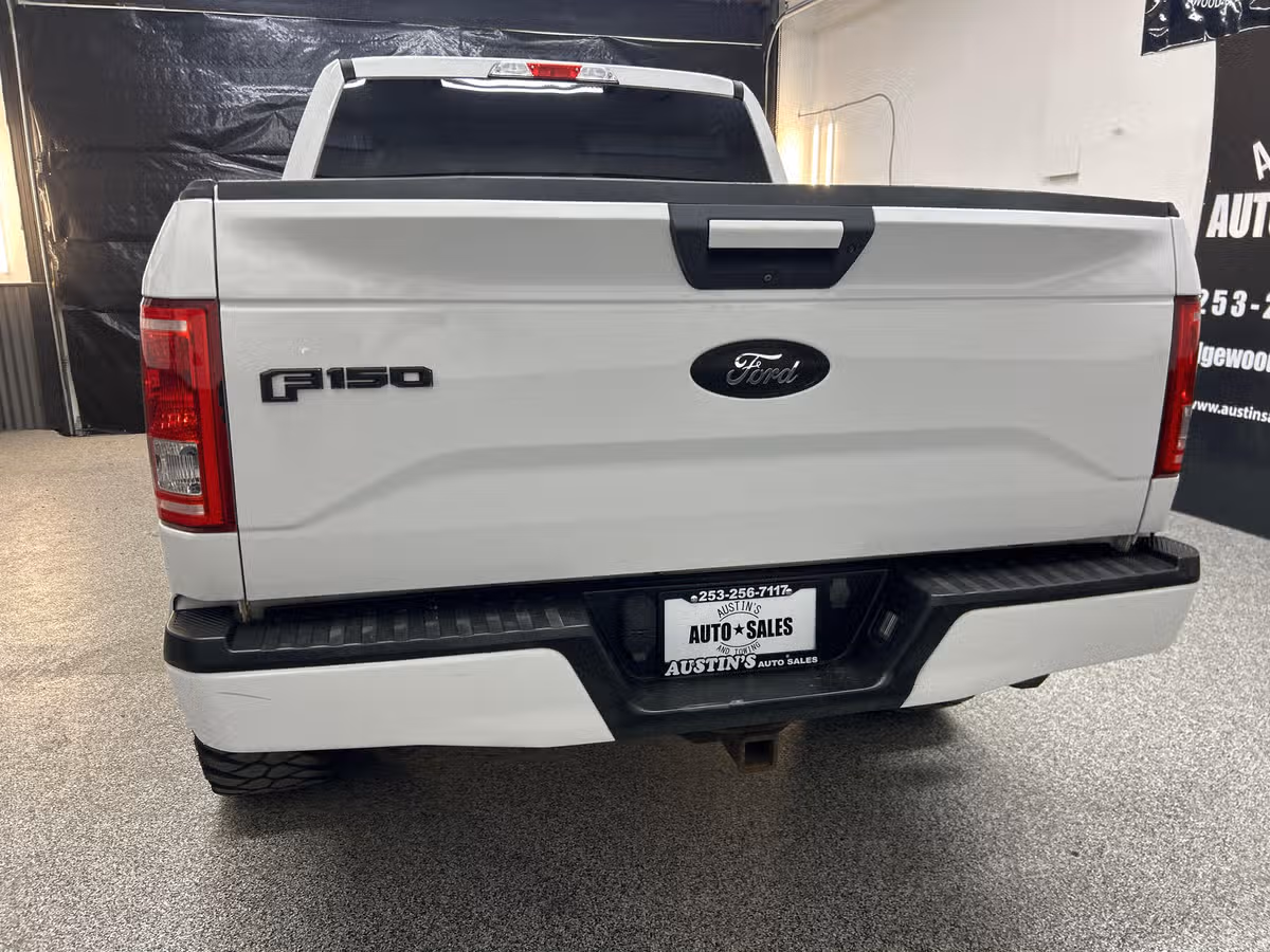 2017 Ford F-150 XLT SuperCrew Image 5