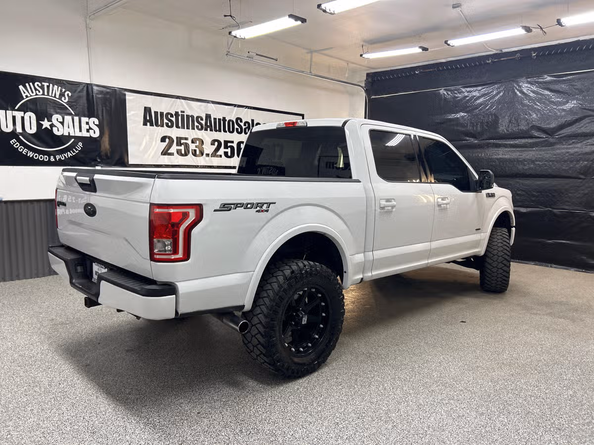 2017 Ford F-150 XLT SuperCrew Image 6