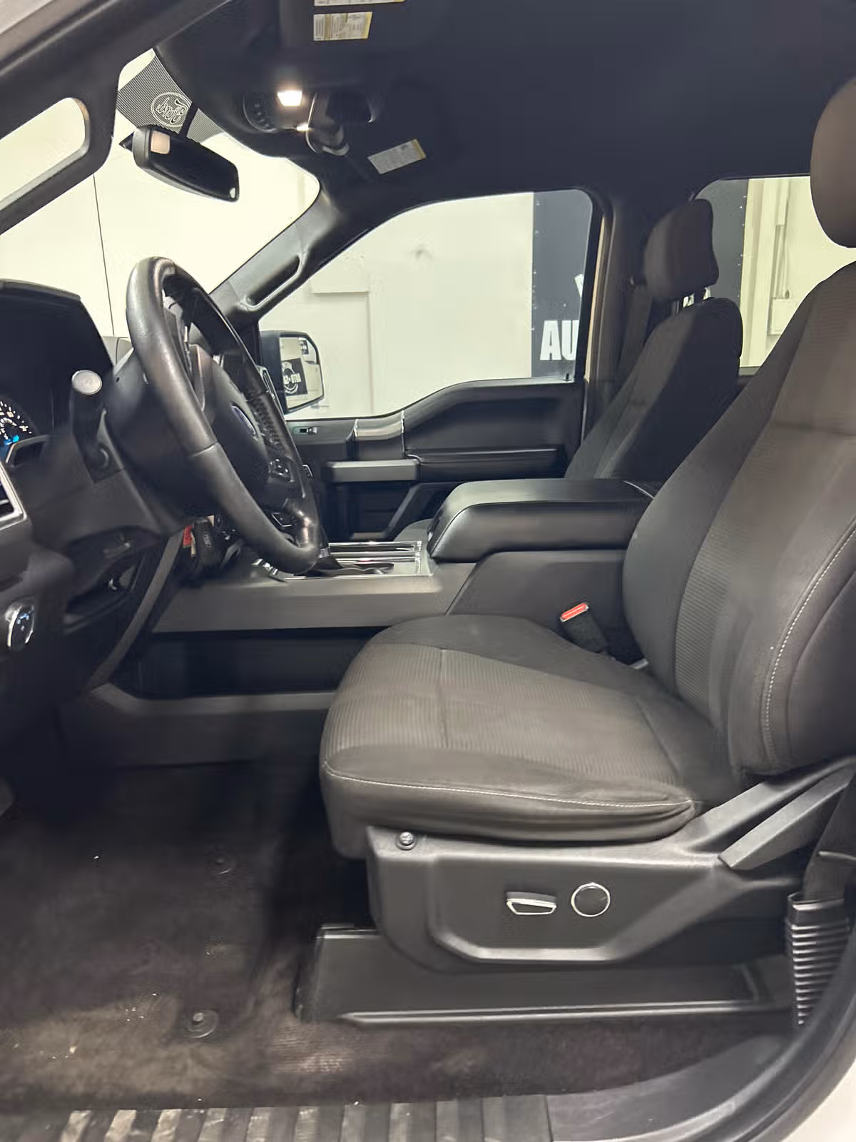 2017 Ford F-150 XLT SuperCrew Image 8