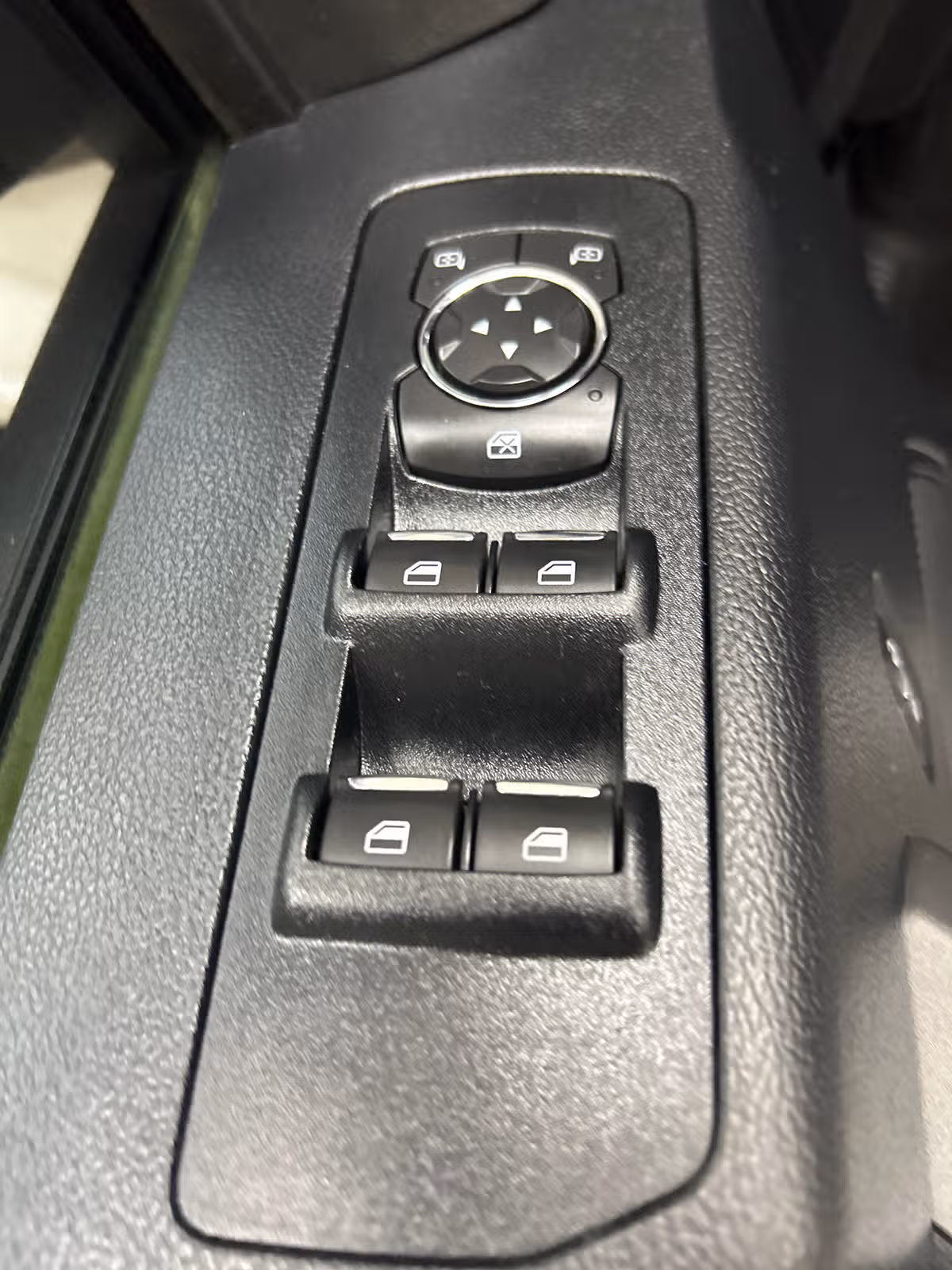 2017 Ford F-150 XLT SuperCrew Image 9