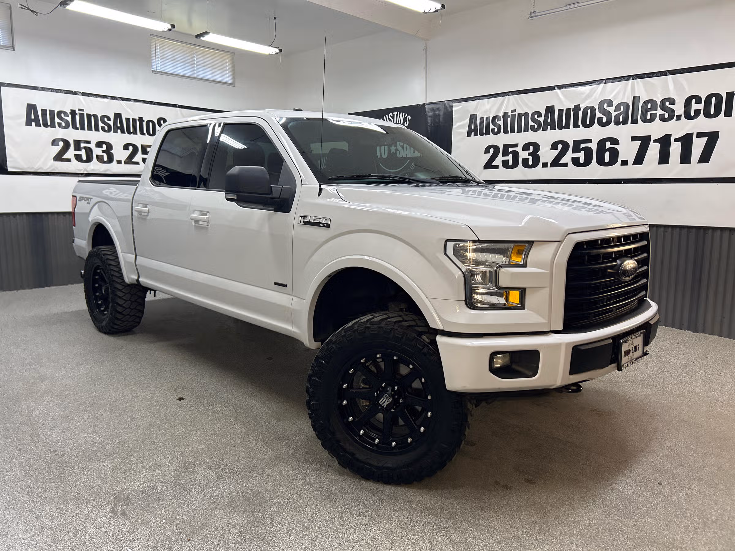 2017 Ford F-150 XLT SuperCrew Image 1