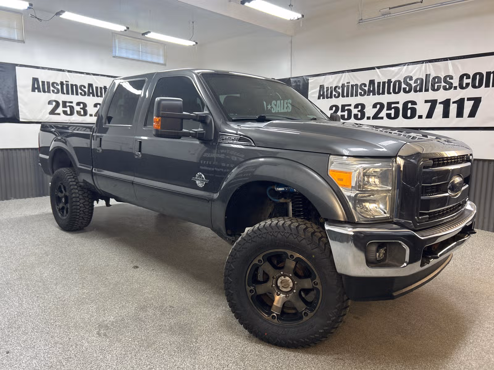 2015 Ford F-250 Super Duty Lariat Crew Cab Upper Image 1