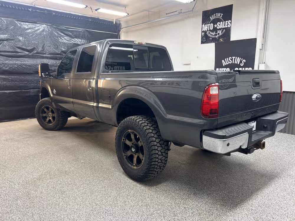 2015 Ford F-250 Super Duty Lariat Crew Cab Image 4